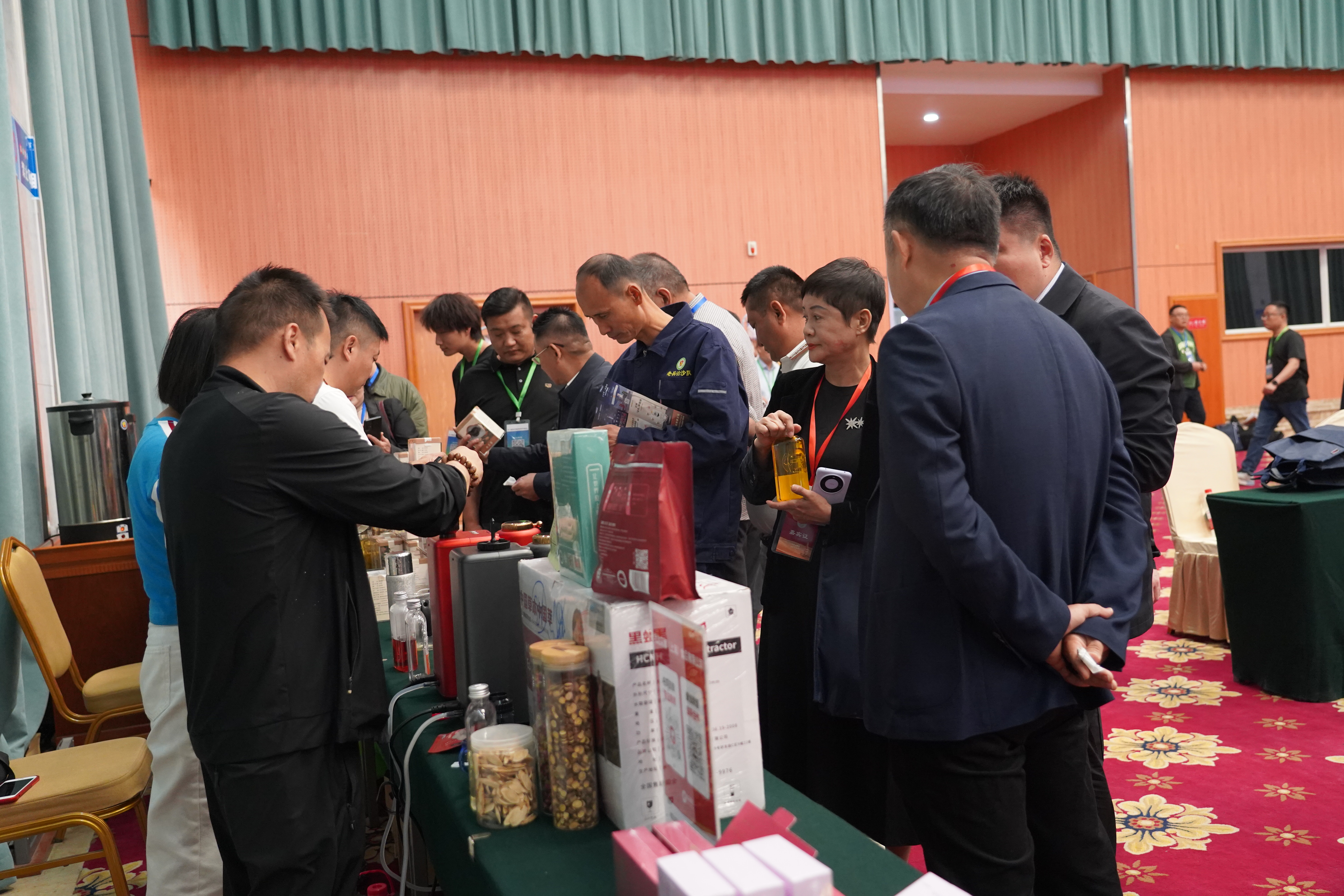第十三届国际肉苁蓉暨沙地中药材学术研讨会在吐鲁番市开幕(图2)