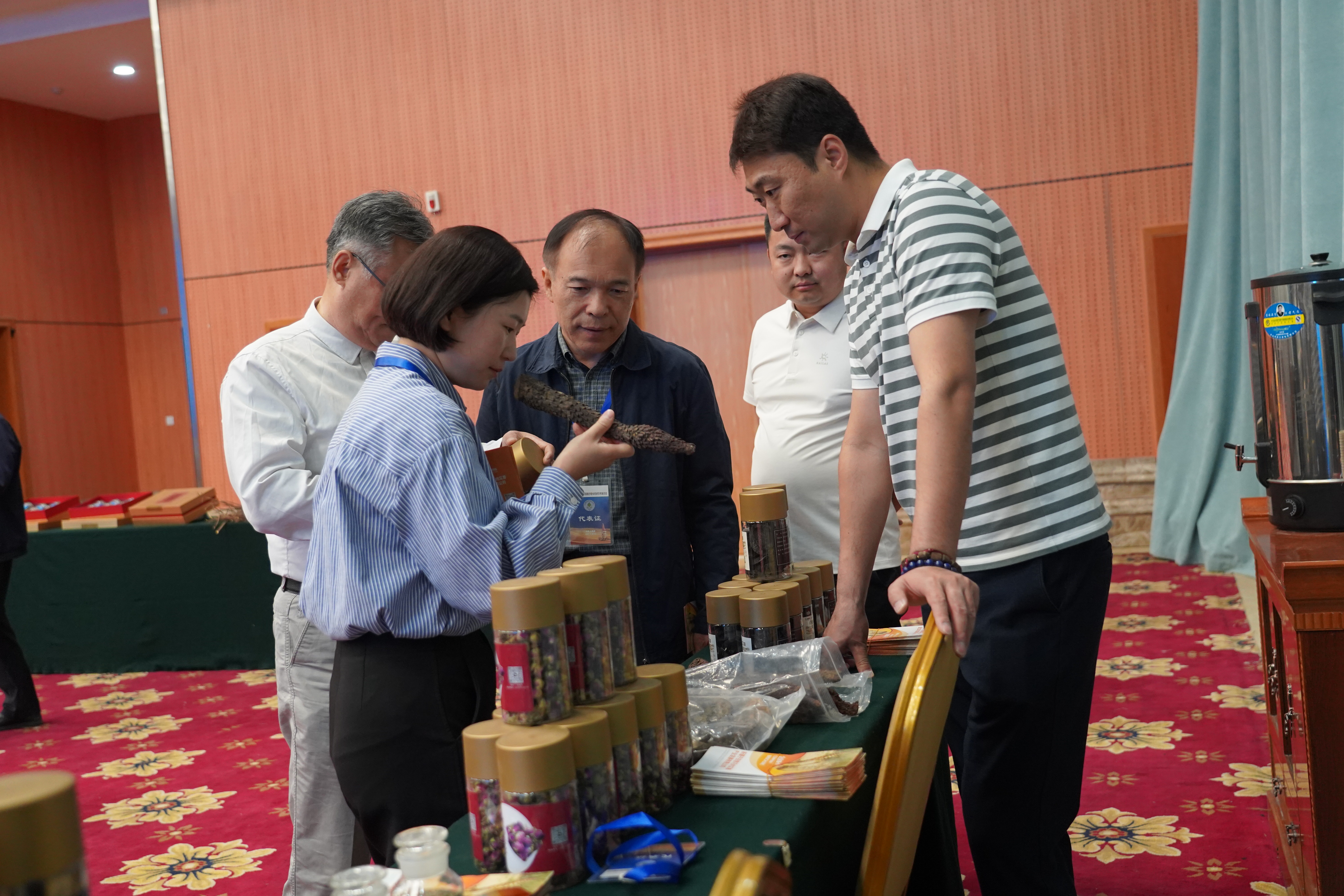 第十三届国际肉苁蓉暨沙地中药材学术研讨会在吐鲁番市开幕(图3)